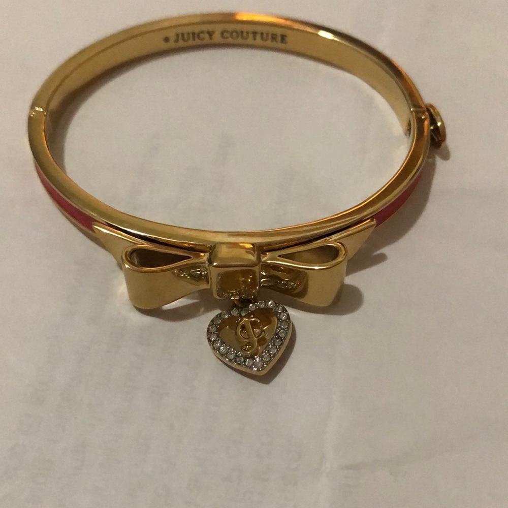 Bow and heart leather hinged bangle